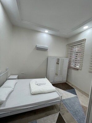 3 bedrooms, in-room safe, iron/ironing board, free WiFi