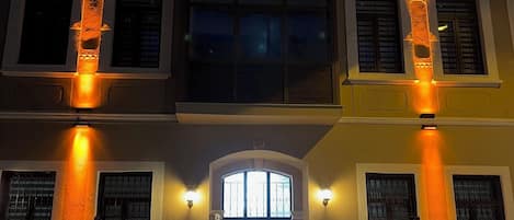 المنشأة من الخارج