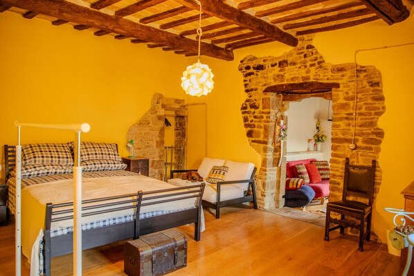 1 bedroom, bed sheets