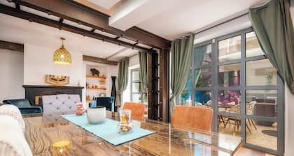 Oakmoon House