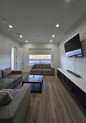 Living area - House on Nicola Lake (Thompson-Nicola M (Beautiful *)