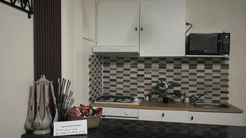 冰箱、微波炉、烤箱、炉灶