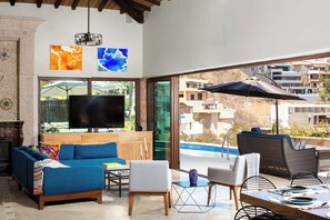 Smart TV, stereo, offices