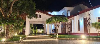 Niwahana Holiday Resort - Double Room with Park View 4