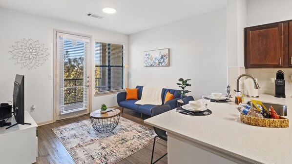 Interior - Charming 1-bd apartment in Frisco with Fitness Room, Work Space & Swimming Pool (Frisco)