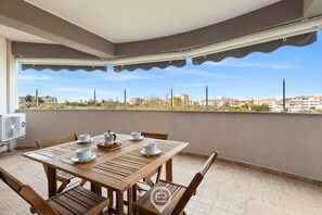 屋外ダイニングエリア