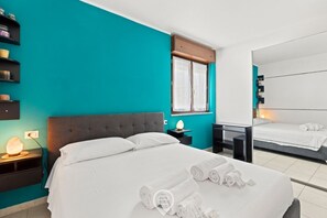 1 habitación, tabla de planchar con plancha, cuna de viaje y wifi