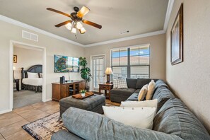 TV - Close To Disney, Clubhouse With Gym, Communal Pool (Davenport)