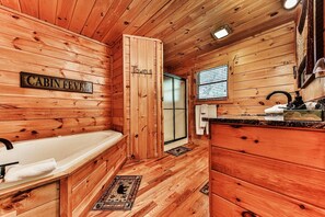 Hair dryer - Mountain Views⛰️Game Room/ Hot Tub🚂Near Downtown (Blue Ridge)