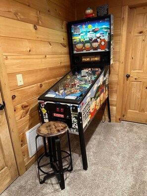 Game room - Mountain Views⛰️Game Room/ Hot Tub🚂Near Downtown (Blue Ridge)