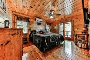 3 bedrooms, desk, iron/ironing board, travel cot