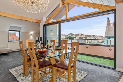 Billycan Penthouse - Tenby Town Centre