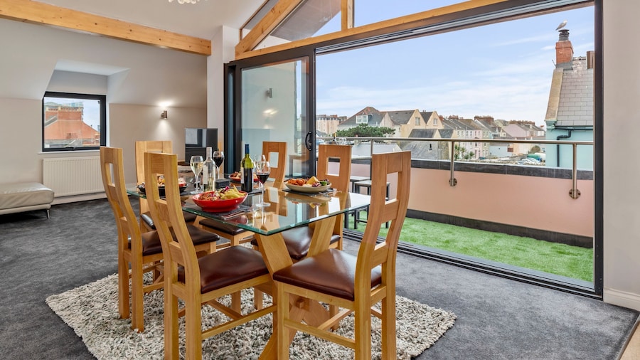 Billycan Penthouse - Tenby Town Centre