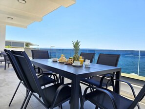 屋外ダイニングエリア