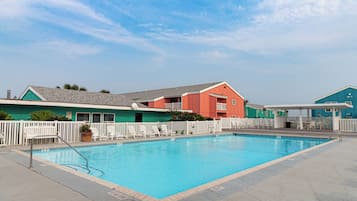 Ulkouima-allas, lämmitetty uima-allas