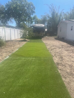 Property grounds - Cozy 2-bedroom RV in excellent Valrico/Tampa with WiFi, AC, Heat, Hot water (Valrico)