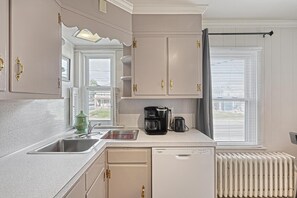 Køleskab, mikrobølgeovn, ovn, kogeplade