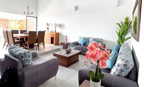Smart TV - Stylish family boutique house, 10 minutes from downtown Oaxaca. (Oaxaca City)