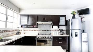 Microwave, oven, stovetop, coffee/tea maker