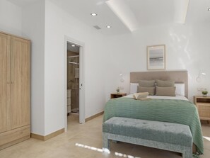 2 bedrooms, iron/ironing board, Internet