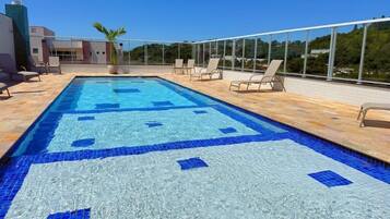 Piscina externa, piscina aquecida