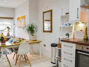 Fridge, microwave, oven, toaster - Ouse Retreat - sleeps 2 guests  in 1 bedroom (York)