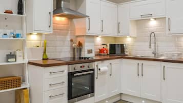 Refrigerador, microondas, horno y tostadora