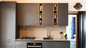 Een koelkast, een oven, een vaatwasser