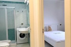 Shower, bidet, towels -  M429 - Marcelli, new three-room apartment with terrace (Marcelli)