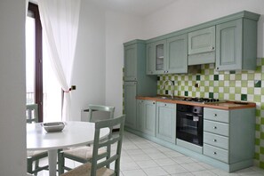 Jääkaappi, uuni, astianpesukone