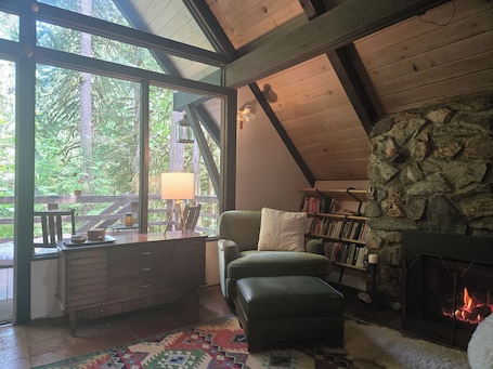Interior. Cozy Cabin at Javi's Spring with Forest Bath!
