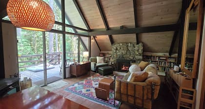 Cozy Cabin at Javi's Spring with Forest Bath!