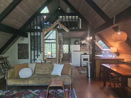 Living area. Cozy Cabin at Javi's Spring with Forest Bath!