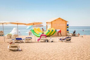 Una spiaggia nelle vicinanze