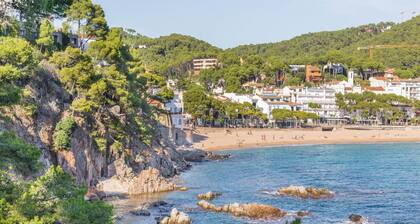 Apartment in Llafranc near Beach & City Center