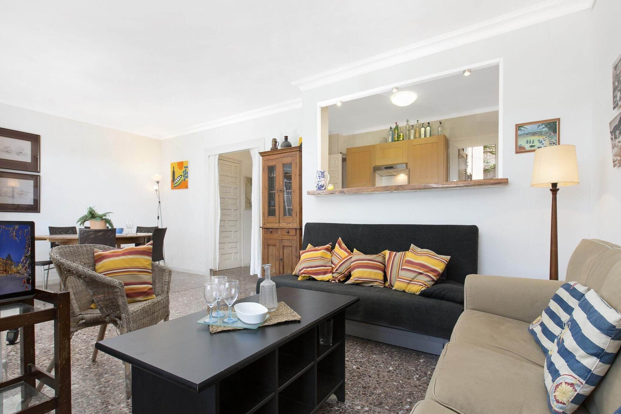 Télévision, cheminée