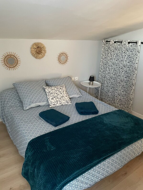 2 bedrooms, iron/ironing board, travel cot, WiFi