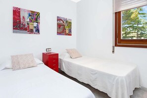 3 bedrooms, iron/ironing board, free WiFi