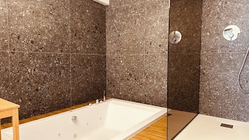 Standard Triple Room, Balcony, Marina View | Bathroom | Separate tub and shower, hair dryer, towels, soap