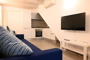 TV - SE155 - Senigallia, new two-room apartment in the center with air conditioning (Senigallia)