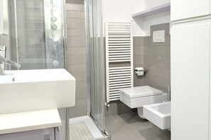 Shower, bidet, towels