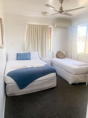 2 bedrooms, iron/ironing board, free WiFi, bed sheets - Pacific Sun ~ Two-Bedroom Apartment ~ by the beach (Bargara)