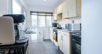 Gorgeous 2 bed house, Sleeps 6, Pet-friendly, Free parking