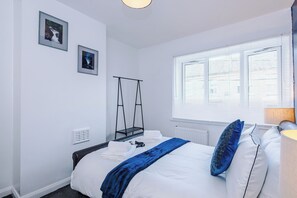 2 chambres, fer et planche à repasser, Wi-Fi, draps fournis