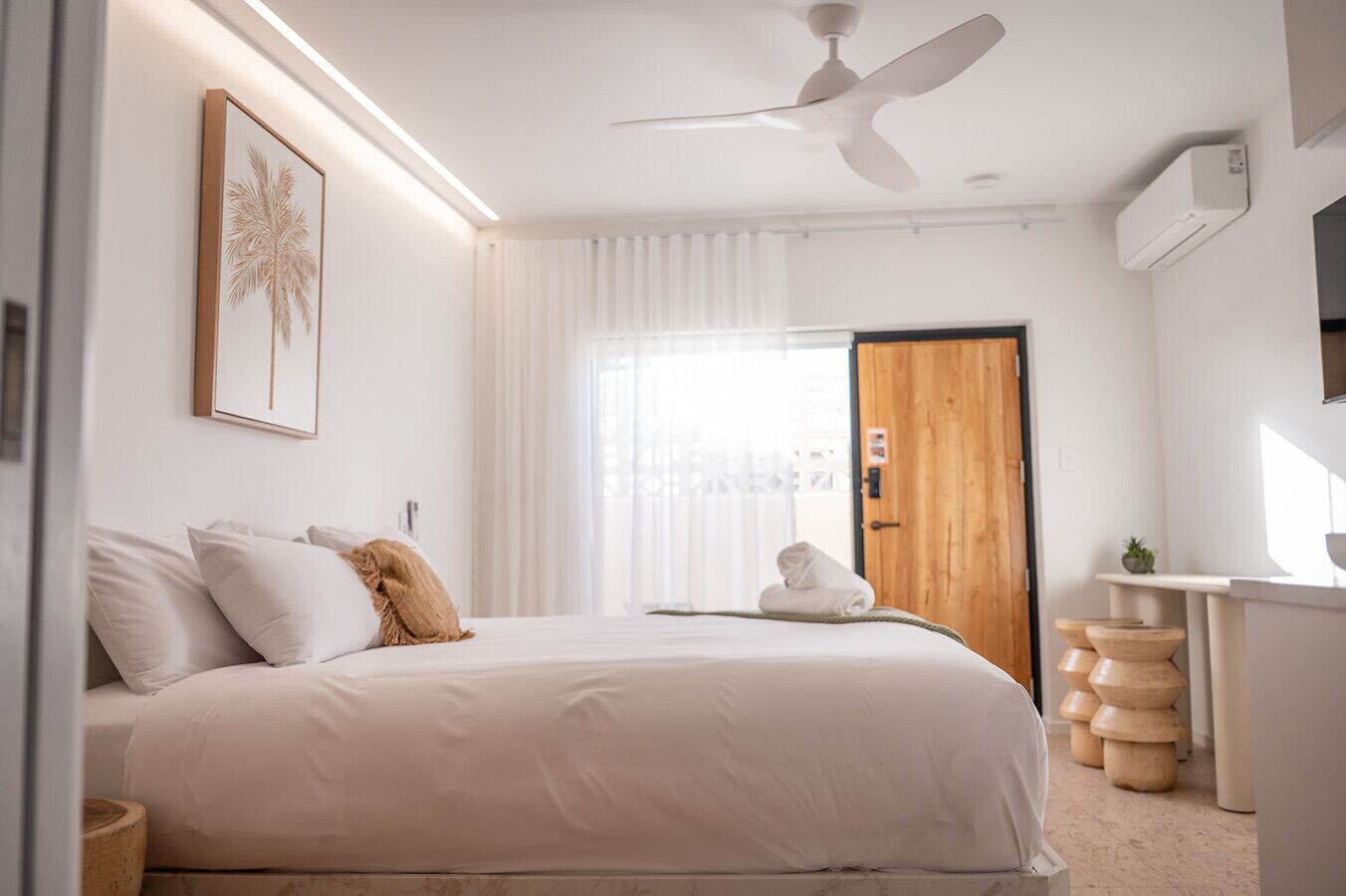 デスク、アイロン / アイロン台、WiFi、ベッドシーツ