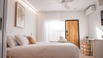 Desk, iron/ironing board, WiFi, bed sheets