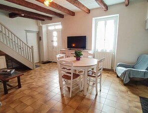 Télévision, cheminée