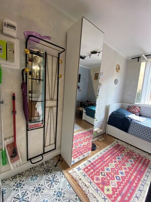 1 غرفة نوم وم كواة/لوح كي وواي فاي وملاءات أسرّة