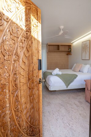 Desk, iron/ironing board, free WiFi, bed sheets - Pacific Sun Bargara ~ by the beach (Bargara)