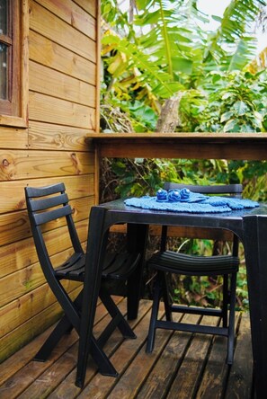Outdoor dining - Solitude Cabin - Seagull (Pântano do Sul)